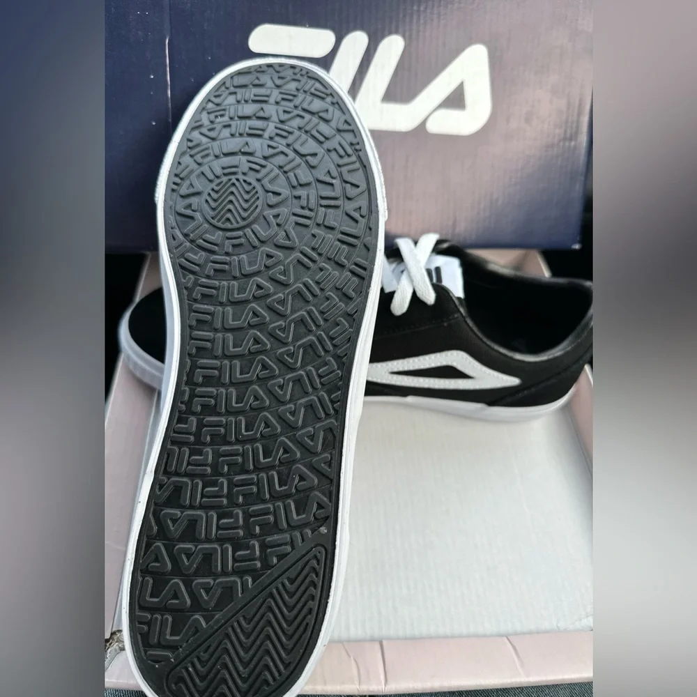 FILA Womens Boarder FX1 Black Shoes NWT and box size 11